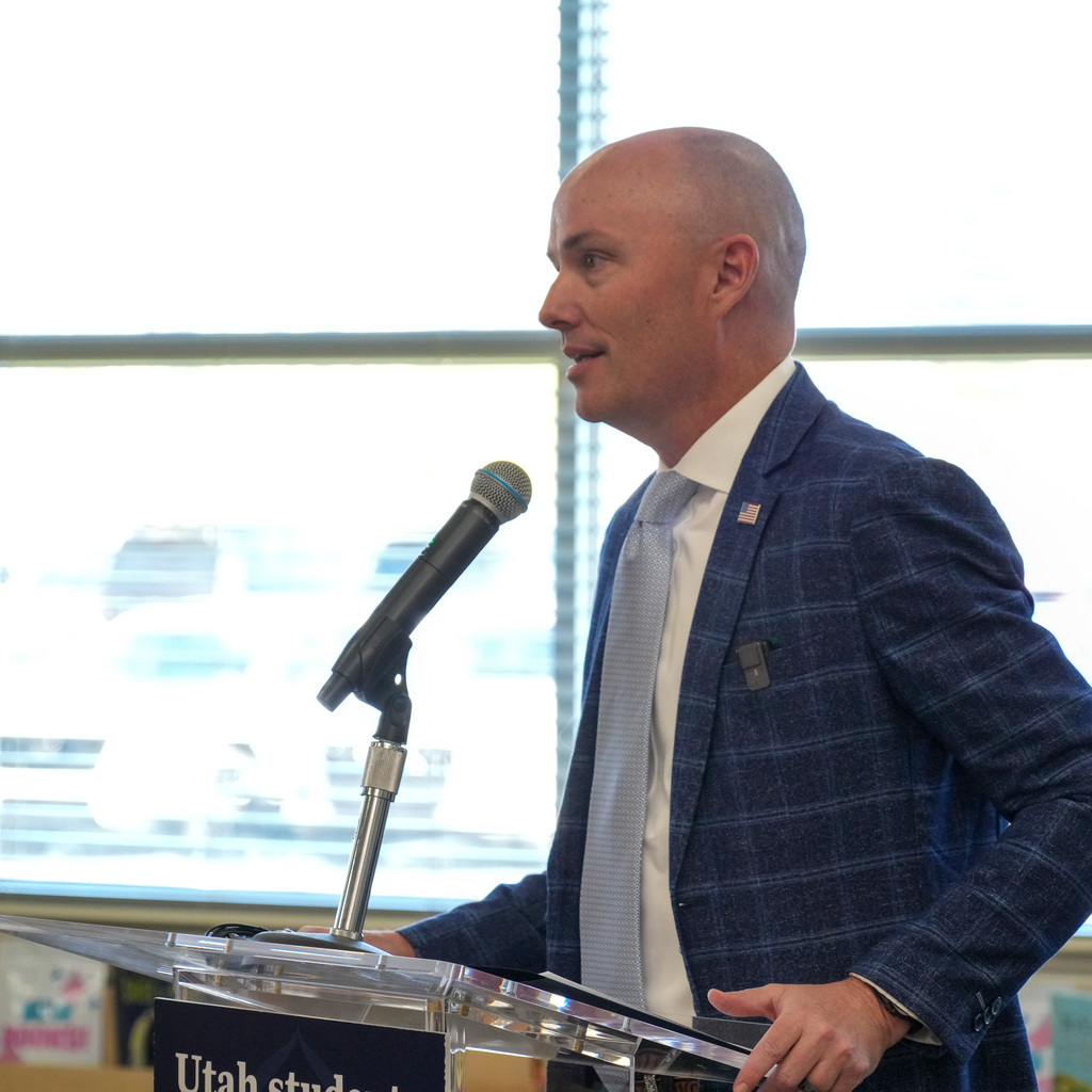 Governor Cox speaking at Valley Elementary