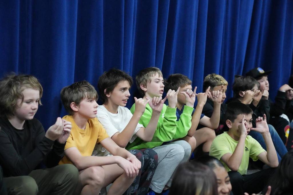 What an exciting day! The Mammoth visited our school! Such an amazing and fun experience.  Don't forget to vote for our school for a full Tusky Takeover using the QR code below. Thank you Utah Mammoth! TUSKS UP!!!