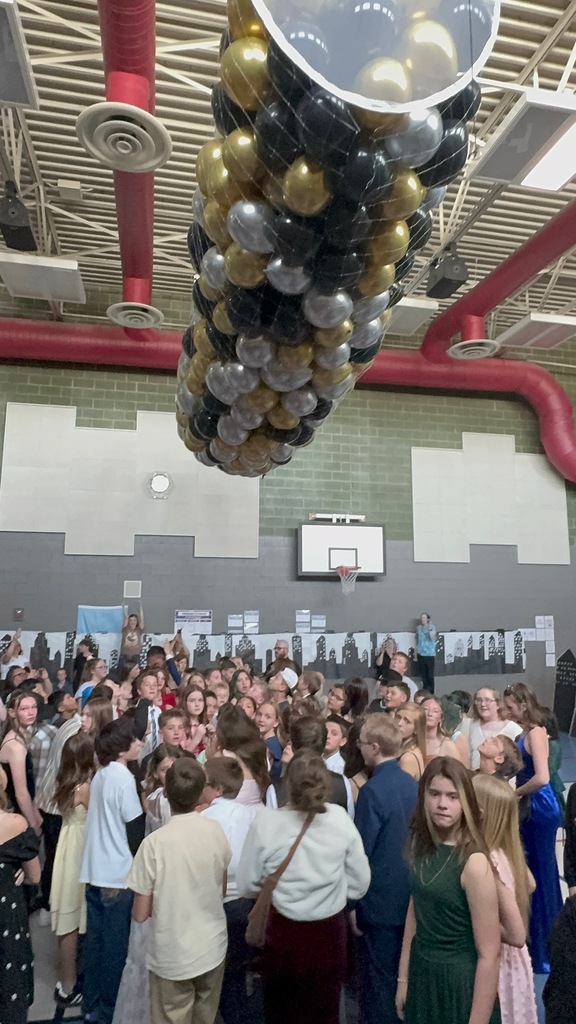 6th grade dance photos Balloon drop