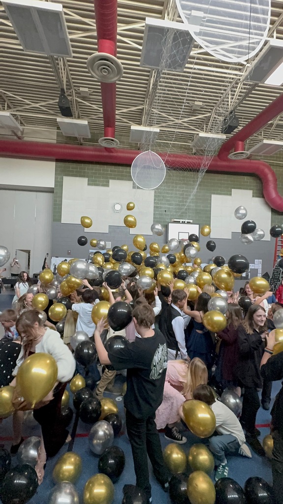 6th grade dance photos- balloon drop