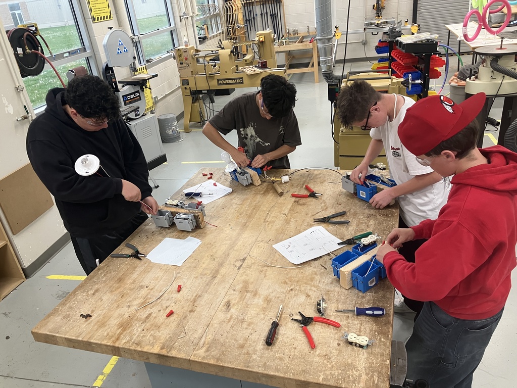 Construction Tech is finishing up their Electrical Unit by showing off their ability to create split circuit systems, from single pole switches and outlets to 3-way switched and outlets. 