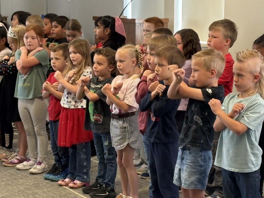 Kindergarteners singing for Veterans at Veterans Home