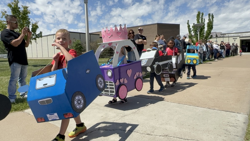 KIndergarteners driving their homemade cars at kindy 500 parade