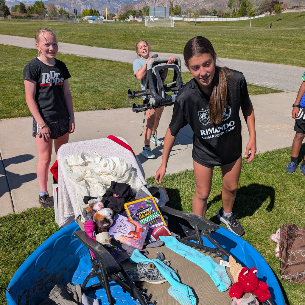 Track students at the Junk Run