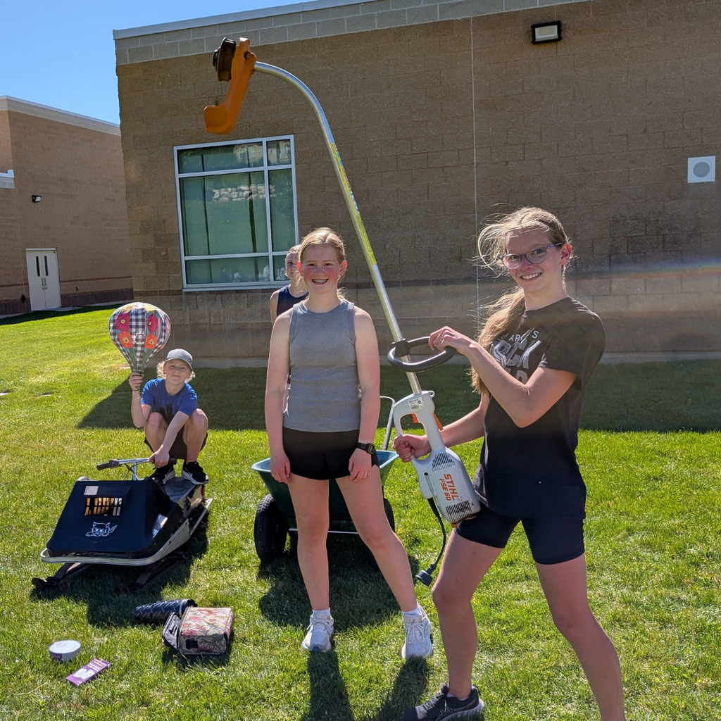 Track students at the Junk Run