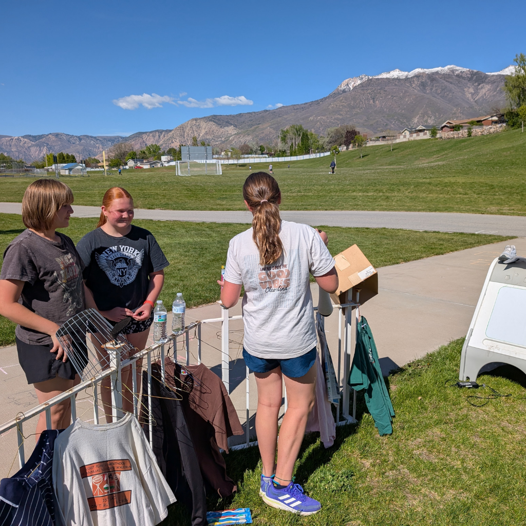 Track students at the Junk Run