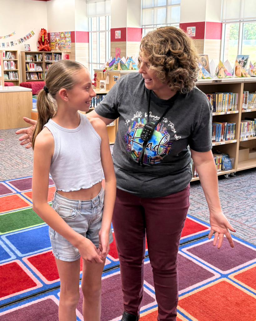 Student visiting with Jennifer Nielsen