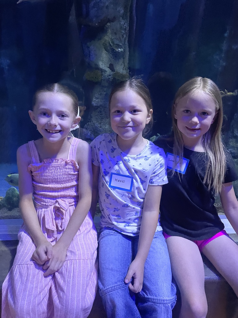 1st graders at the aquarium