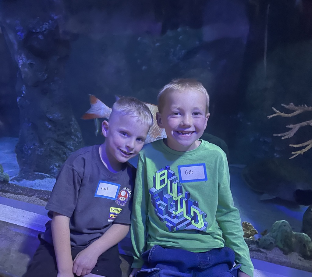 1st graders at the aquarium