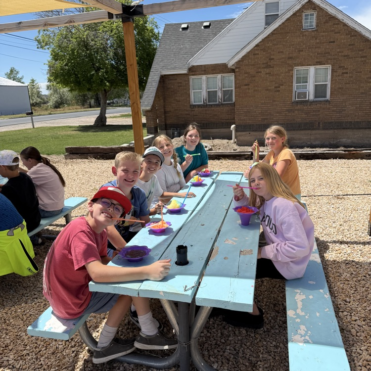 kids eating snowcone