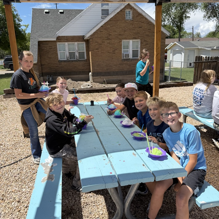  kids eating snowcone