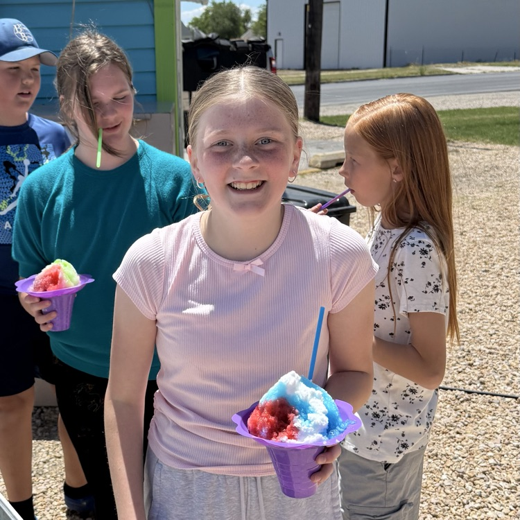 kids eating snowcone
