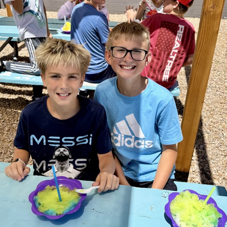 kids eating snowcone