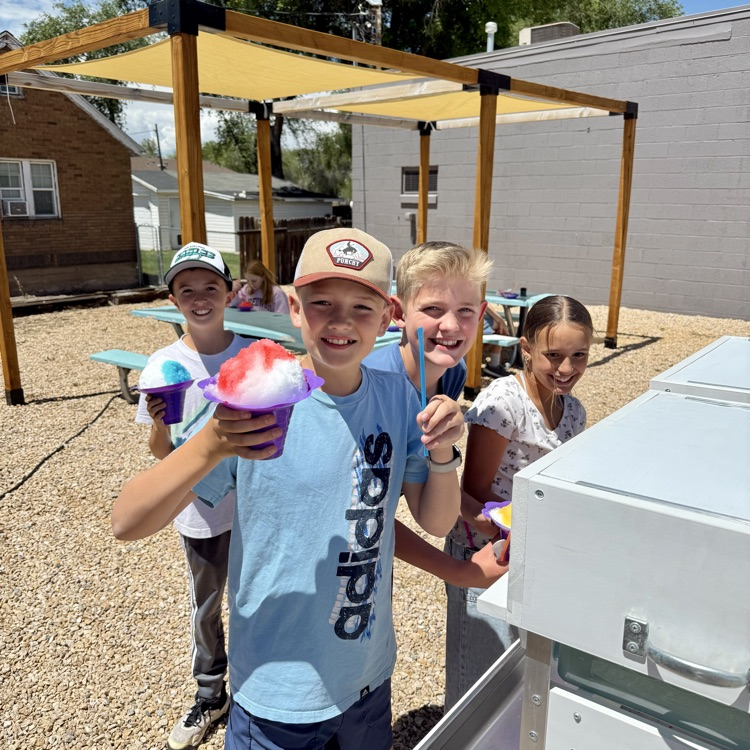 kids eating snowcone