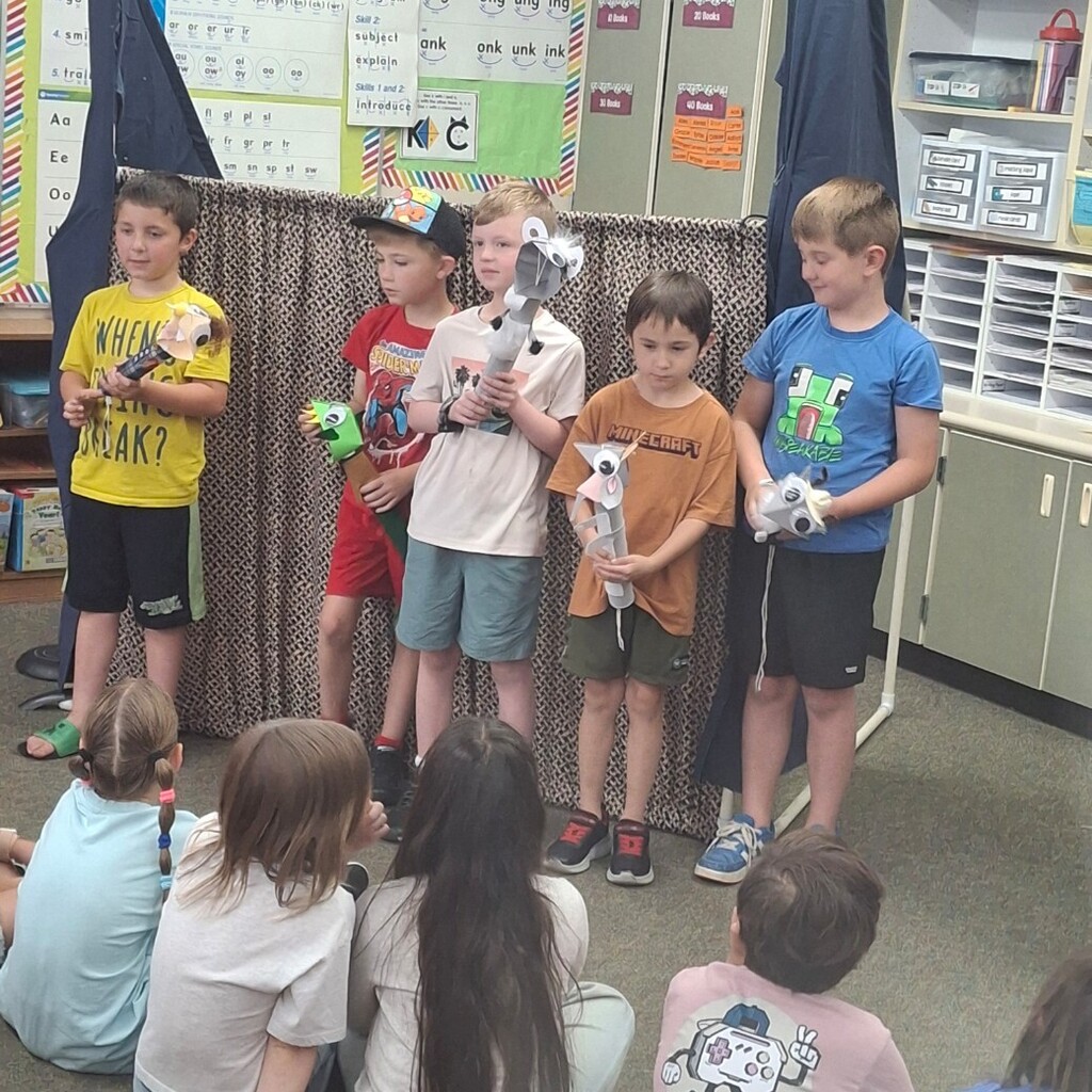 Kids with their puppets 
