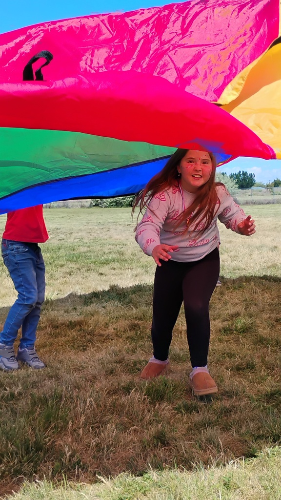 children playing at field day