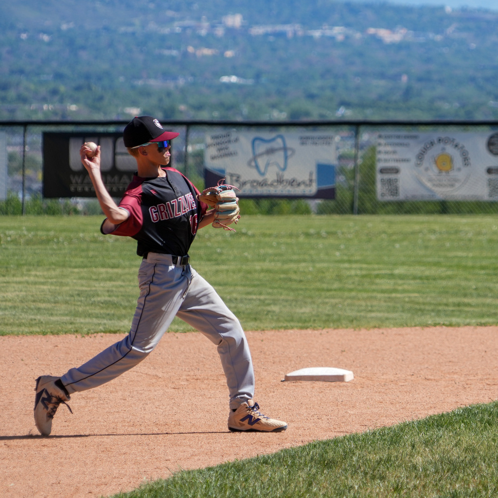 A grizzly player throws the ball in field
