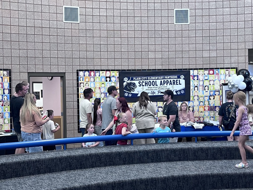 parents and students lined up at the school apparel table 