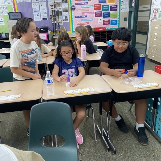 kids working together to build legos.
