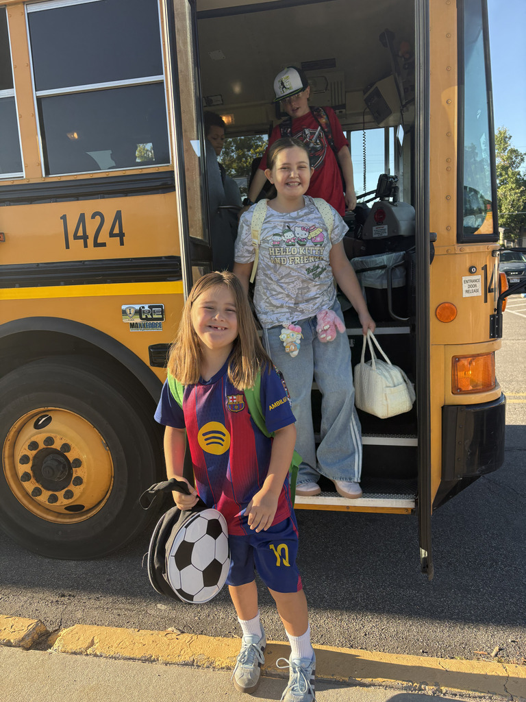 students walking off the bus