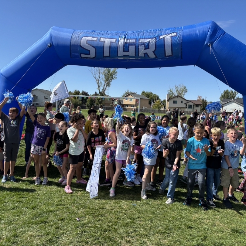 kids standing at the starting line of the fun run
