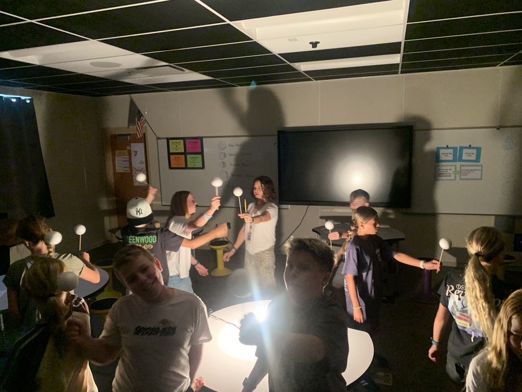 Image of 6th grade students during science.