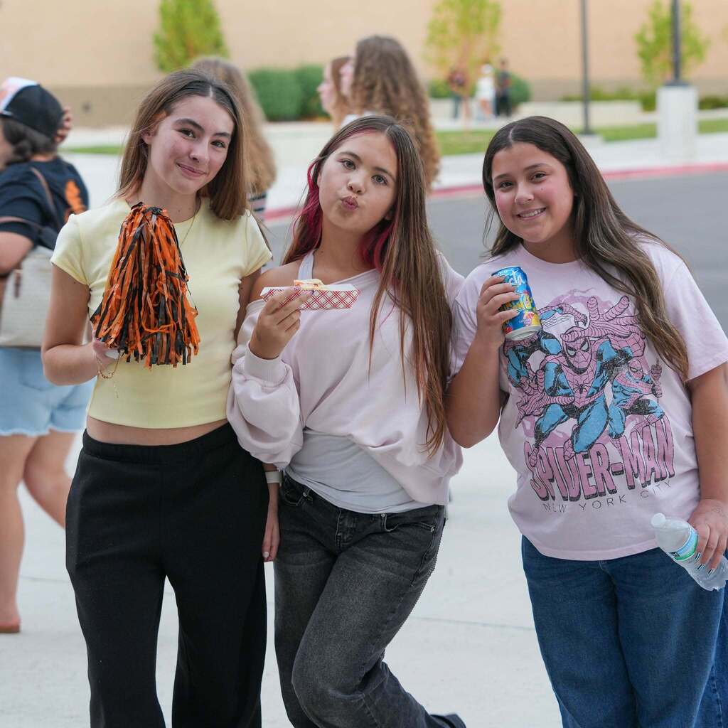 3 girls eating snacks