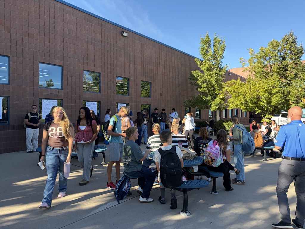 Students meet to learn about DECA and FLBA