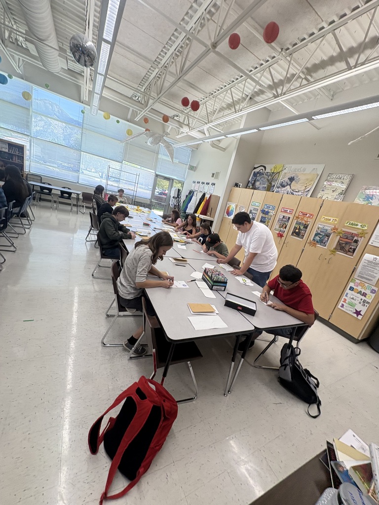 High School Foundations Art students recently put their creativity, and eight different art mediums, to the test during Medium Speed Dating!  Students had just 90 seconds per “date” to experiment with a new medium, including Sharpie, watercolor, acrylic markers, and more. They explored how each material looked, felt, and behaved before moving on to their next creative match.  By the end, some students found a new favorite, some discovered mediums that definitely weren’t their type, and everyone got the chance to step outside their artistic comfort zone.  It was so much fun watching students experiment, take creative risks, and maybe even fall in love with a brand-new way to make art! ❤️