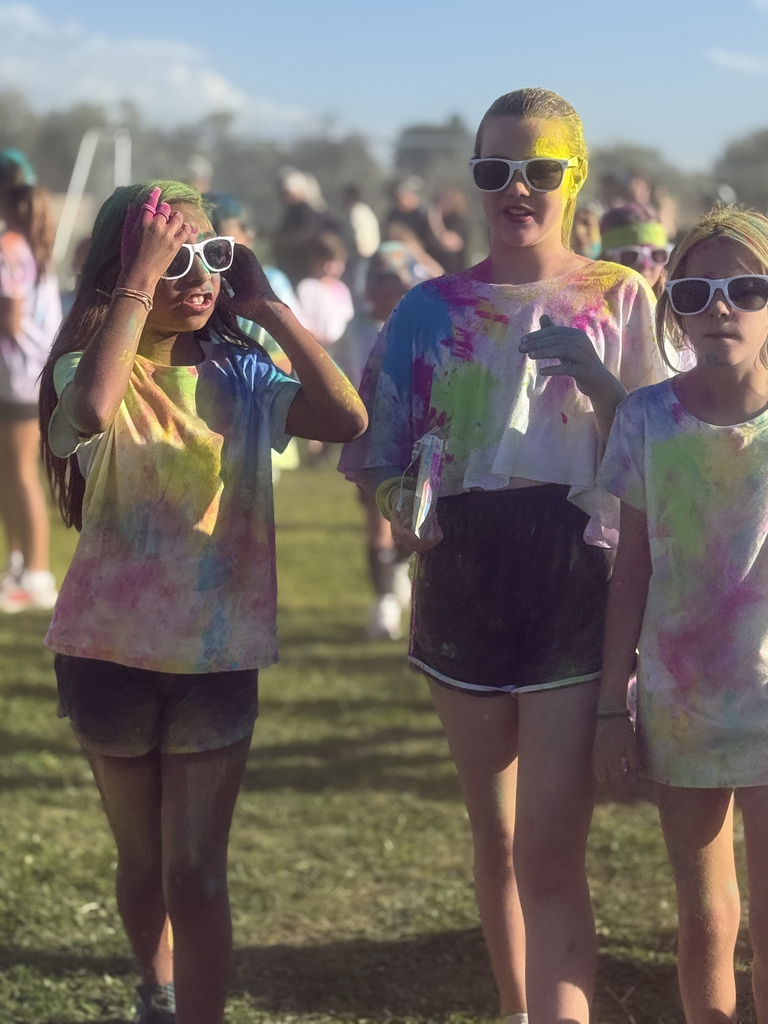 students and families at color run