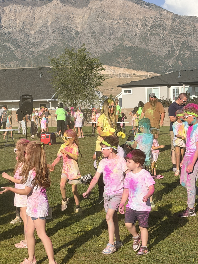 students and families at color run