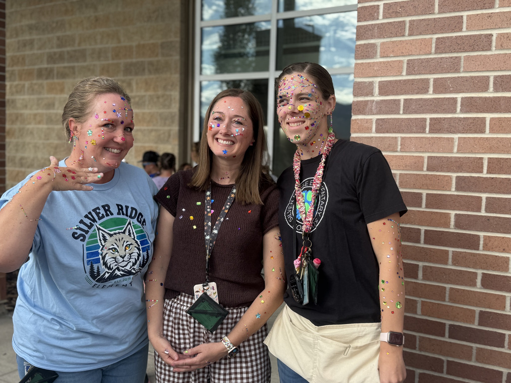 students and families at color run