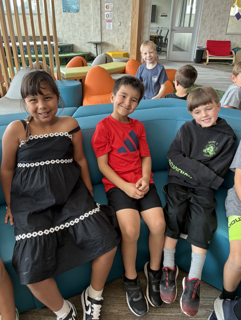 a group of students sitting on the bench in the library