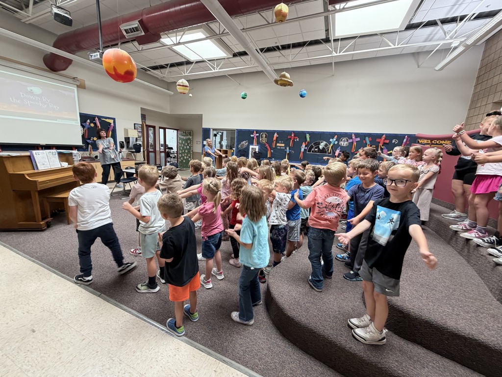 first grade group dancing/singing