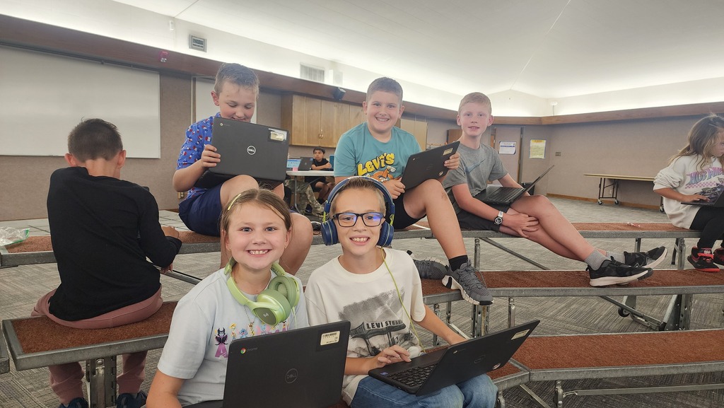 Students working on chromebooks