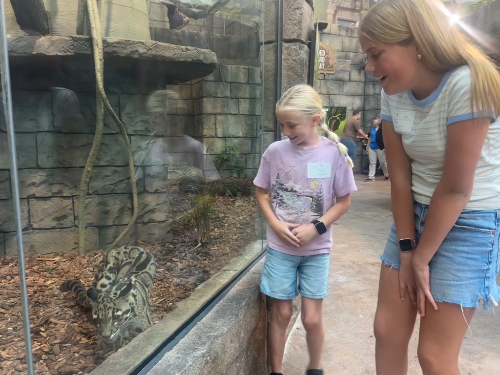 5th graders at the aquarium