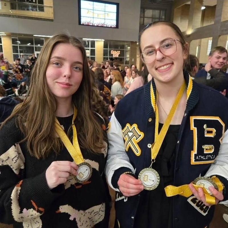 Two athletes with their medals. 