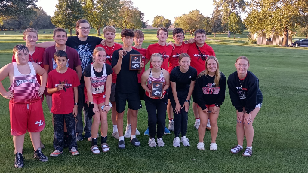 Falls City Invite runners.