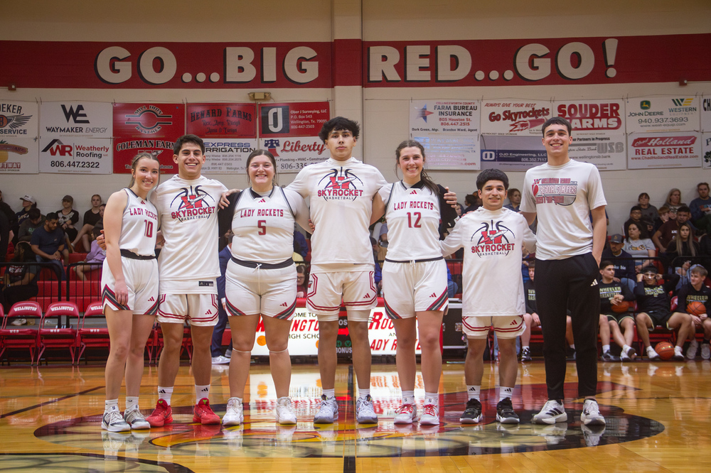 Brynn Phillips, Noah Cantu, Eryn Torrez, Tiny Hinojosa, Brynlee Proffitt, PJ Garcia, and Major Brown pose for a senior photo