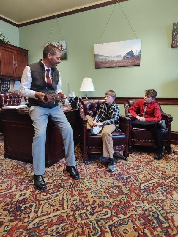 MS Students talk to Rep. C. Owlett