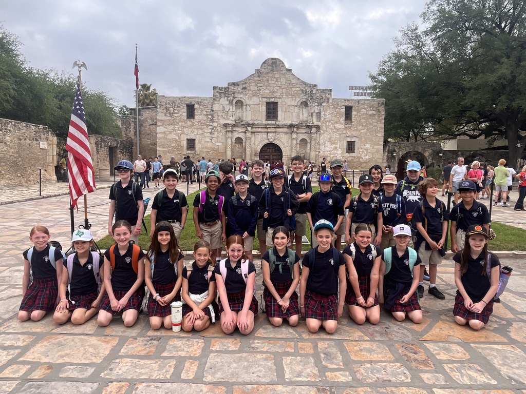 Fourth graders at the Alamo.