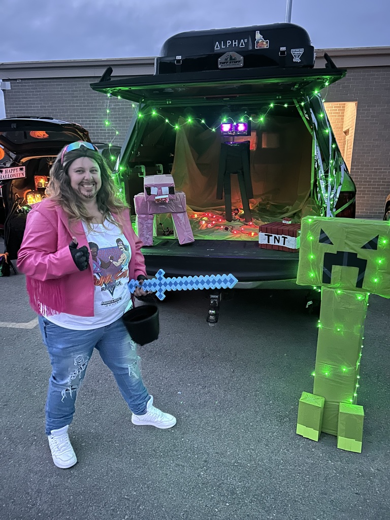 An image of a parent with a minecraft themed trunk