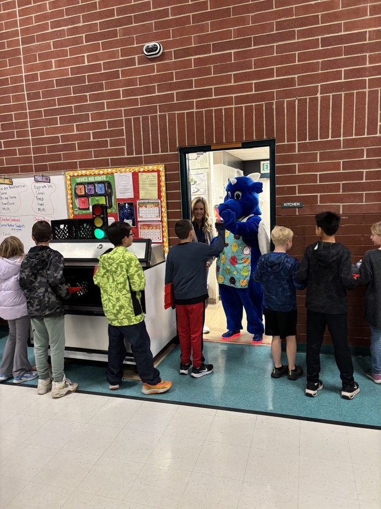 Westy gives students high 5s in cafetera