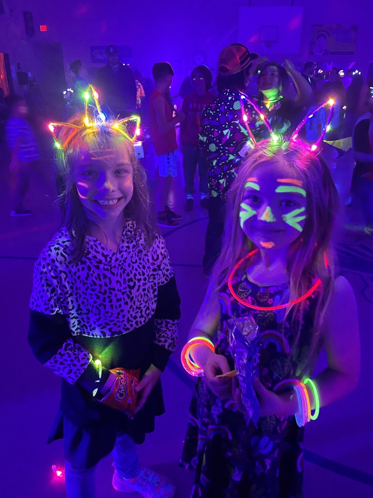kiddos enjoying the Neon Dance