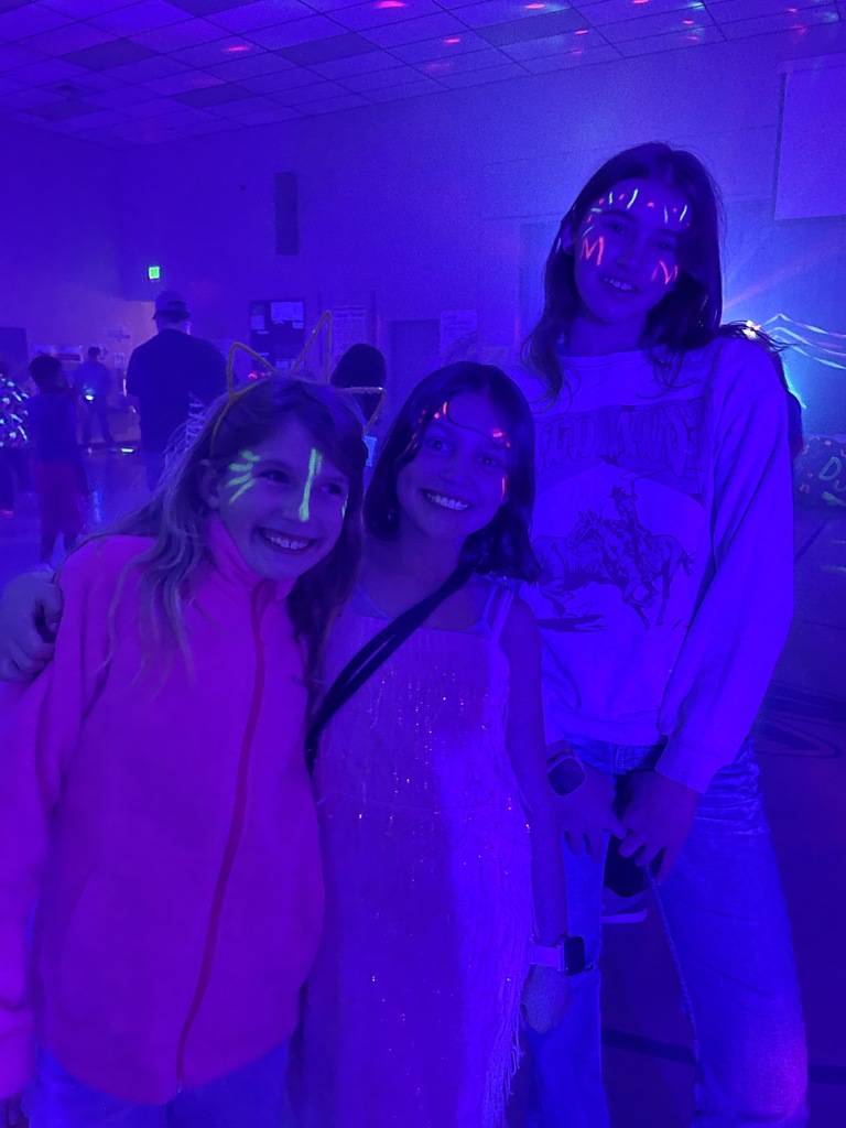 kiddos enjoying the Neon Dance
