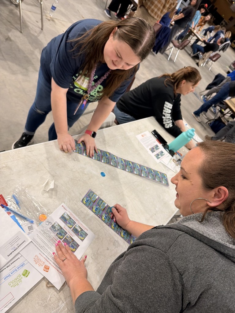 bobbi Jo and Breanna scratching for prizes!