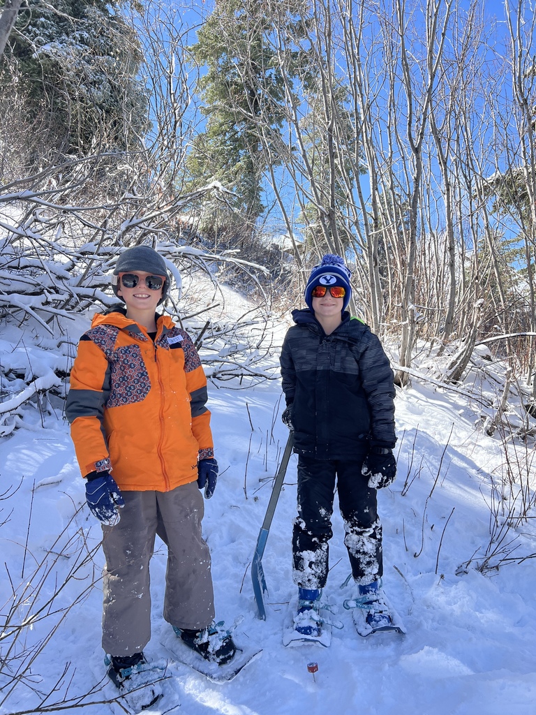 4th graders snow shoeing 