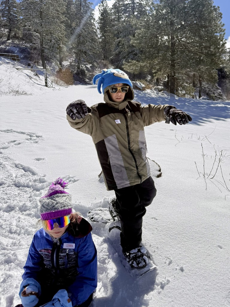 4th graders snow shoeing