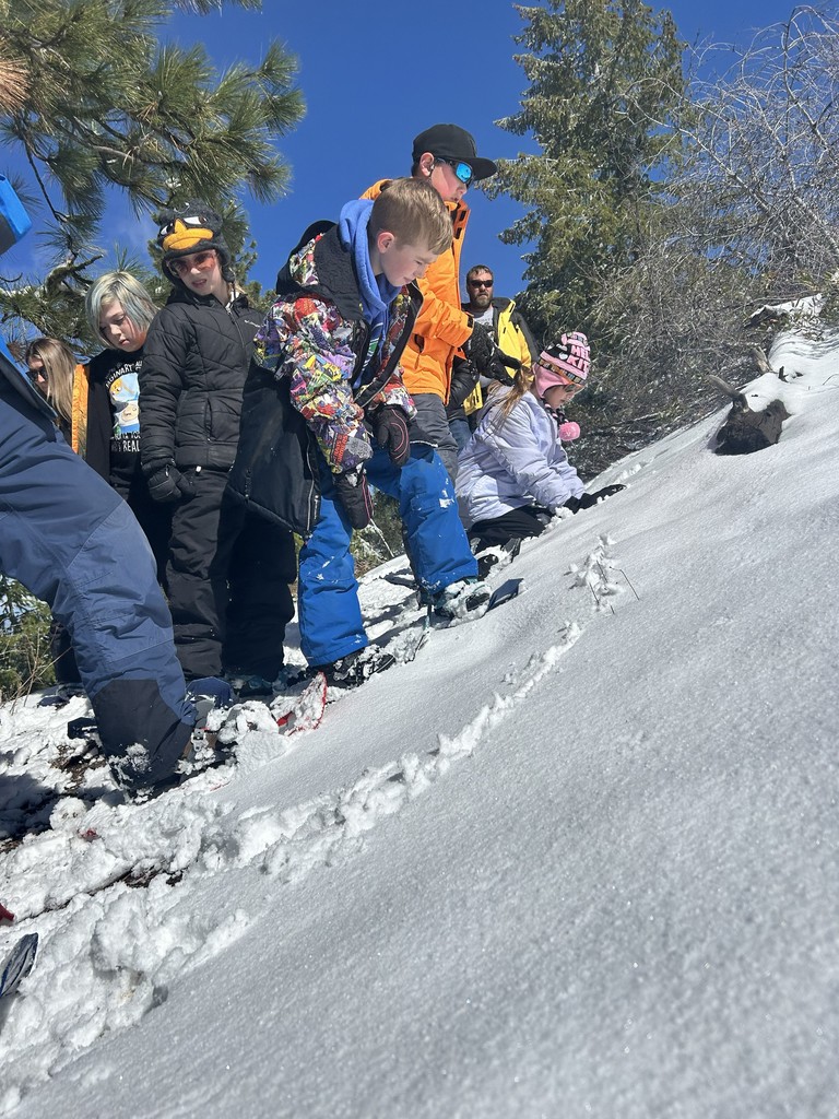 4th graders snow shoeing