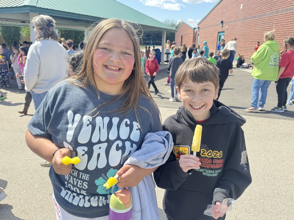 5th graders enjoying popsicles